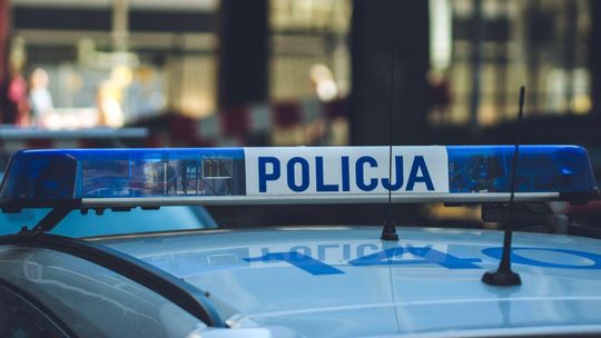 Zdjęcie przedstawia wóz policyjny