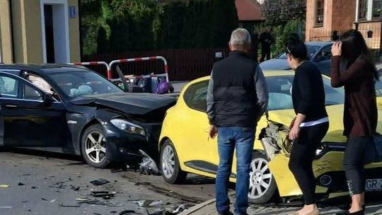 Zderzenie dwóch osobówek w Bieczu [FOTO]