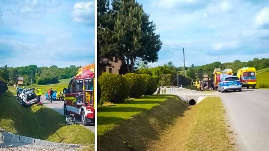 zdjęcie przedstawia samochód w rowie i karetkę pogotowia obok