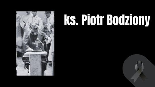 Zdjęcie przedstawia księdza