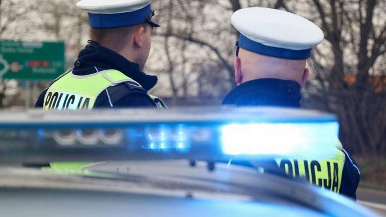 Latek Strzela Przez Okno Z Pistoletu Na Plastikowe Kulki Policjanci Zapu