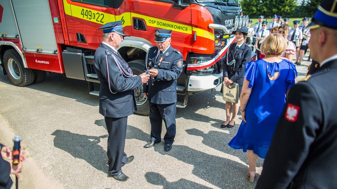 130-lecie OSP Dominikowice. Nowy wóz, odznaczenia i duma lokalnej społeczności [FOTO]