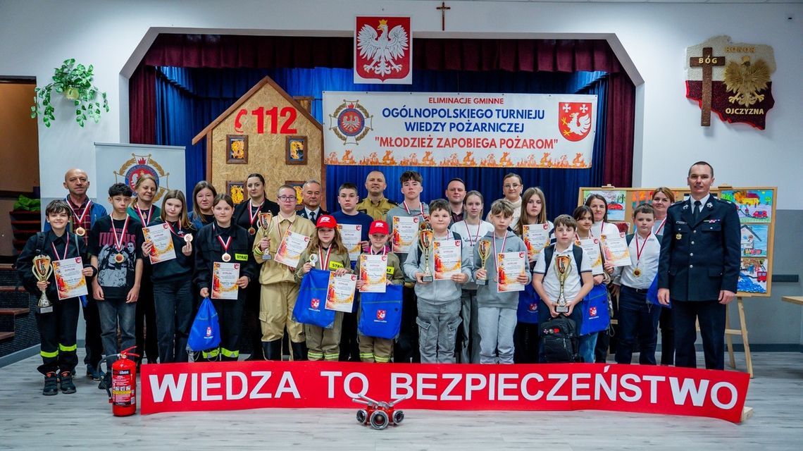 zdjęcie przedstawia grupę dzieci