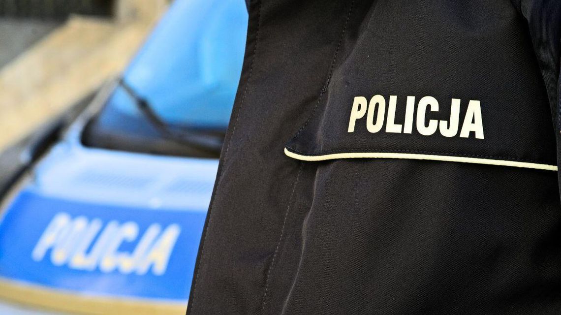 zdjęcie przedstawia policjanta