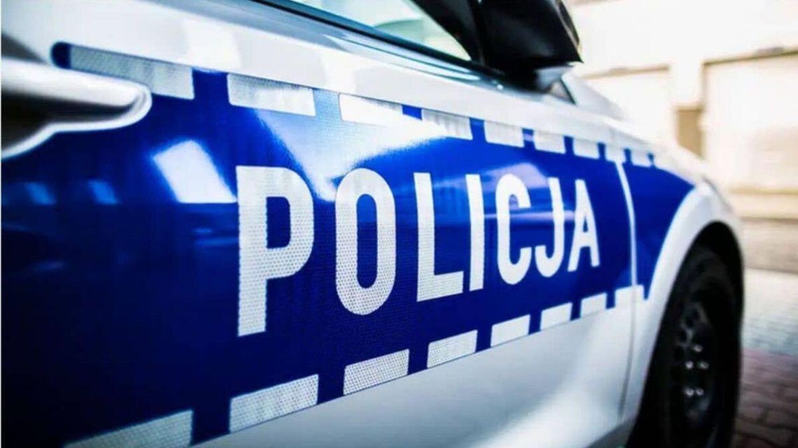 Zdjęcie przedstawia samochód policyjny