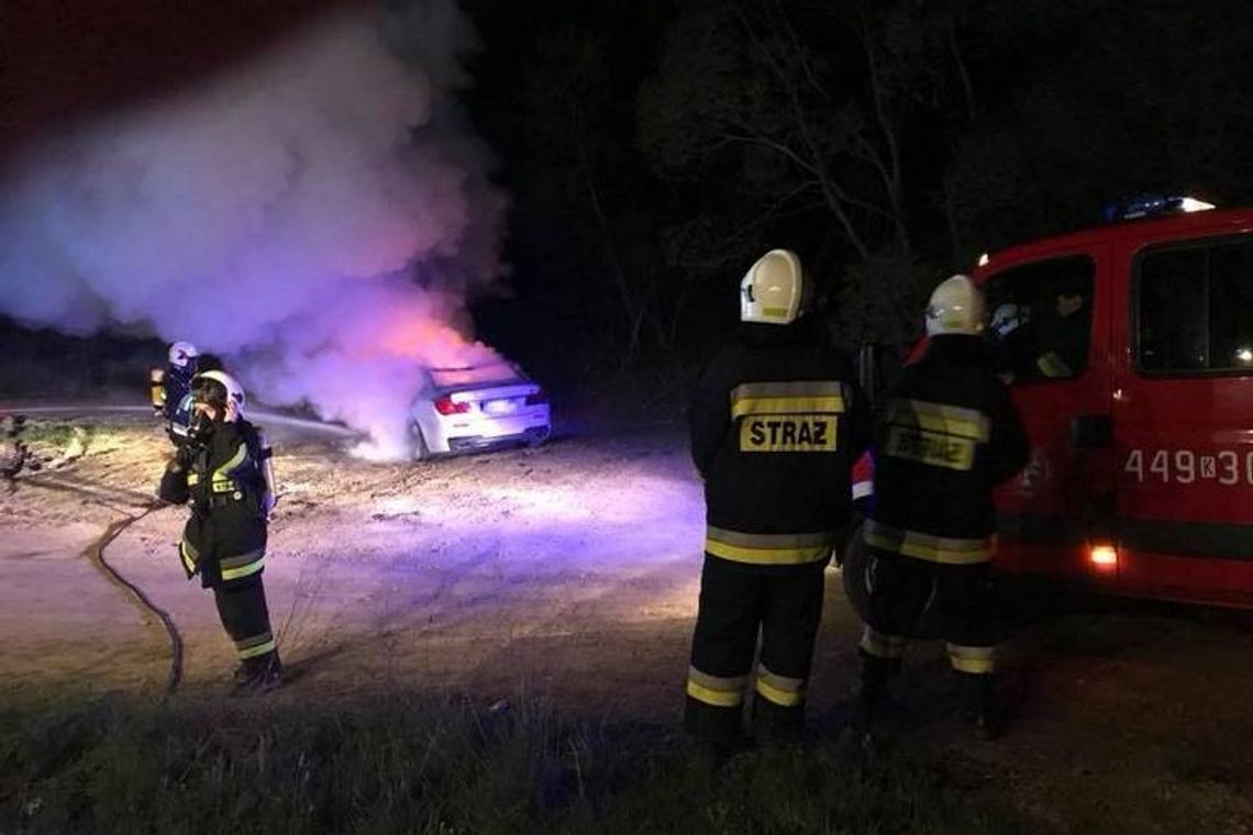 Bednarka: pożar samochodu, poszło z dymem około 250 tysięcy złotych.