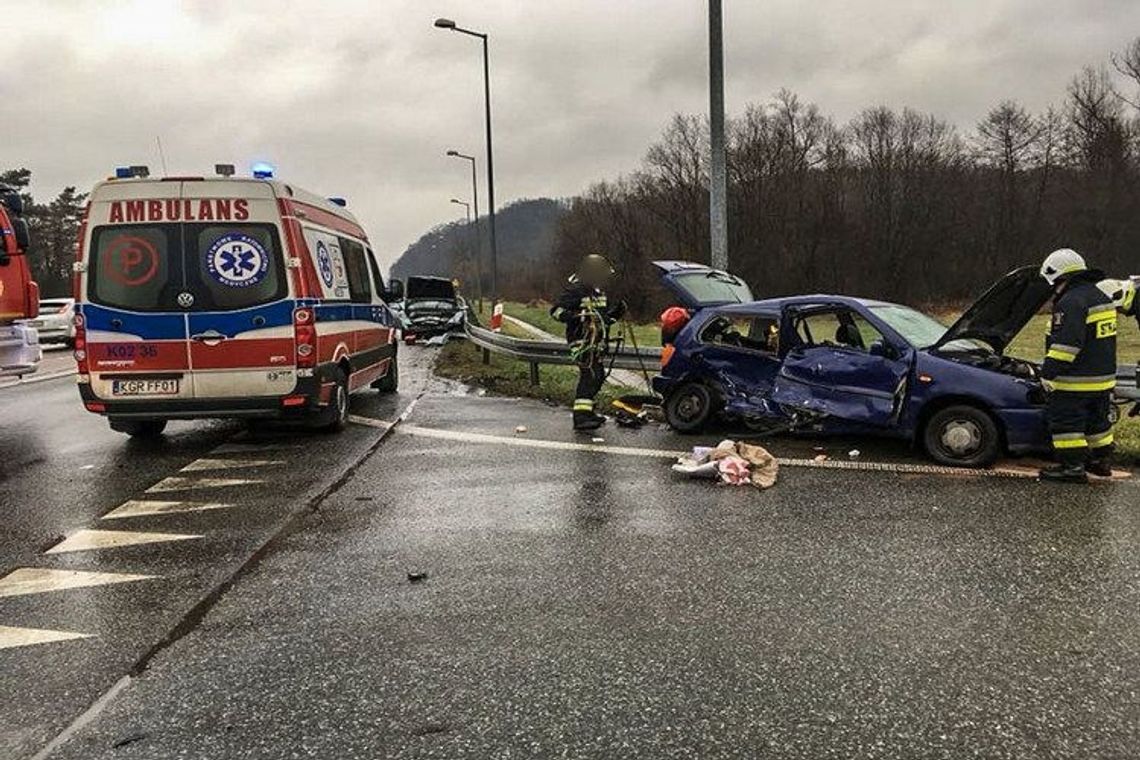 Biecz: Trzy karetki, pięć zastępów straży i policja