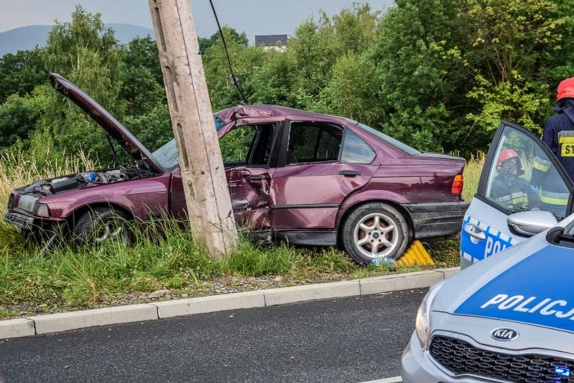 BMW uderzyło w słup