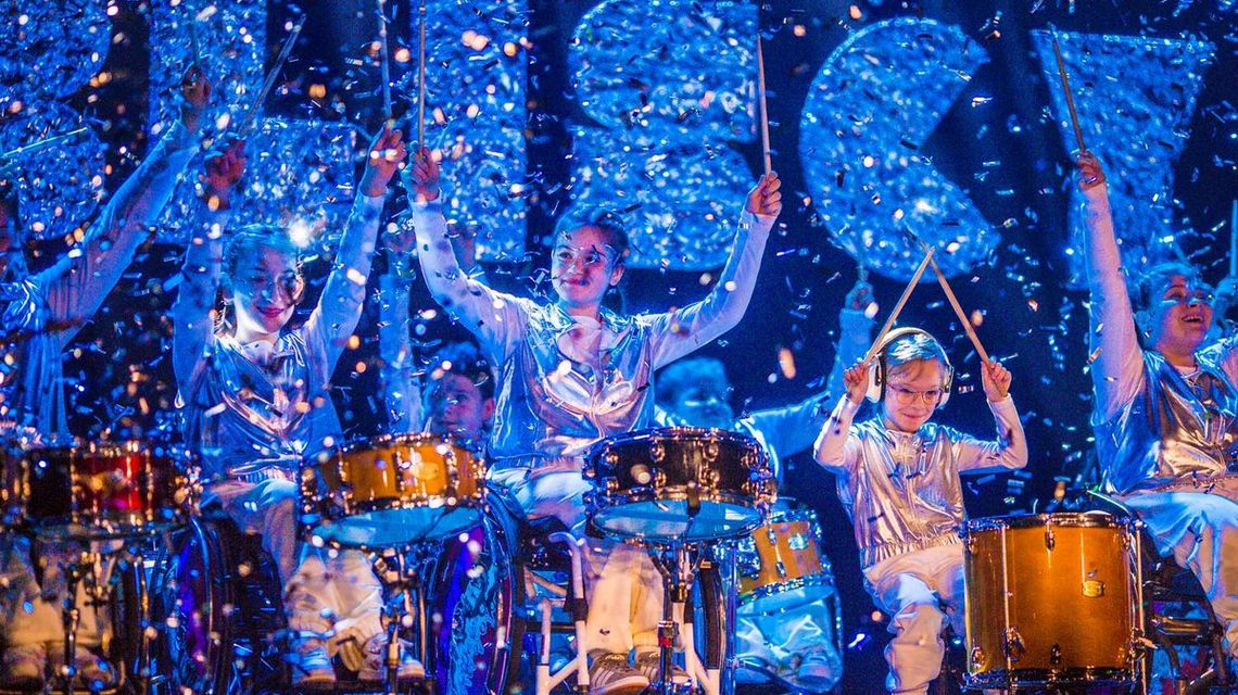 zdjęcie przedstawia osoby na wózkach