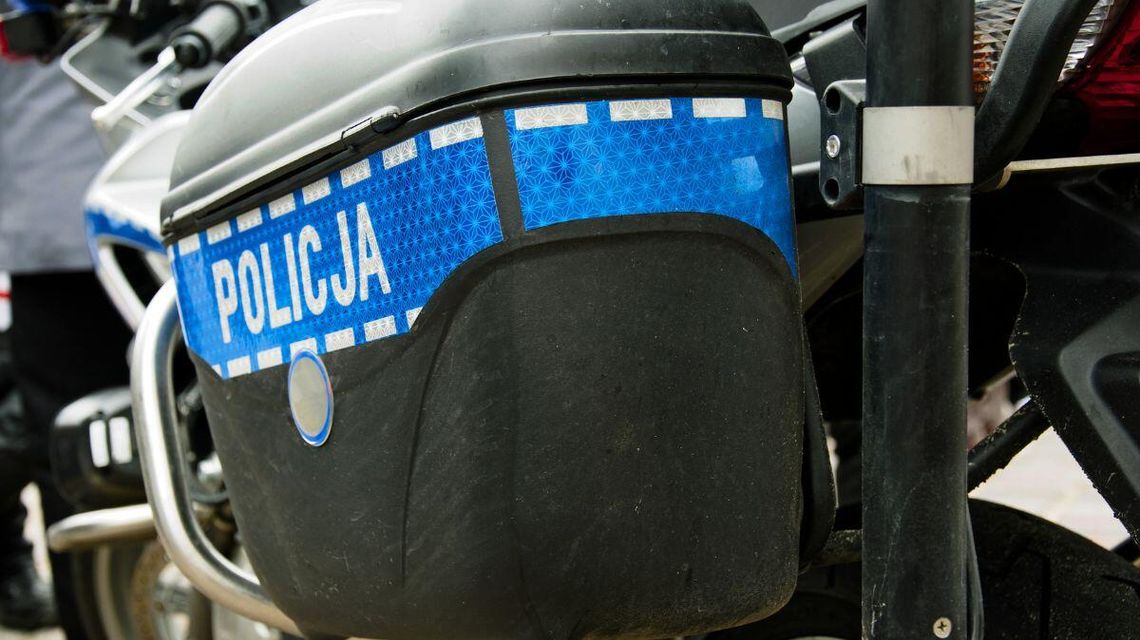 zdjęcie przedstawia policyjny motocykl