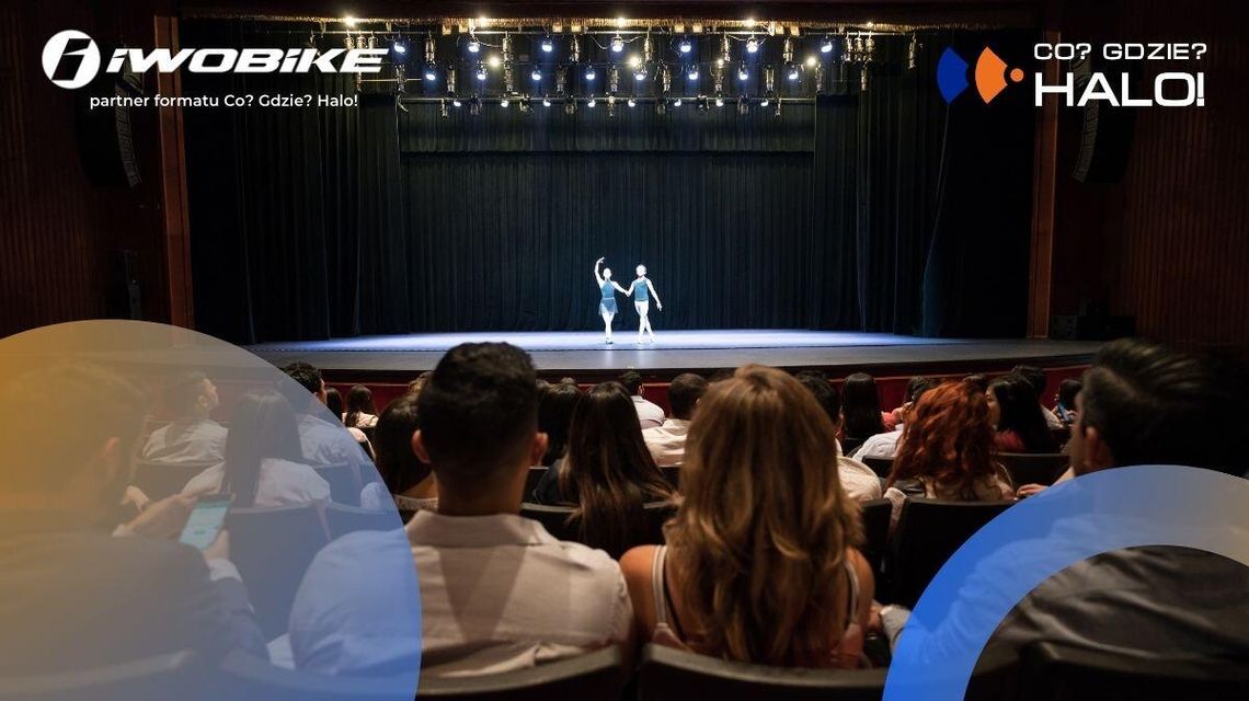 Zdjęcie przedstawia sale teatralną z ludźmi