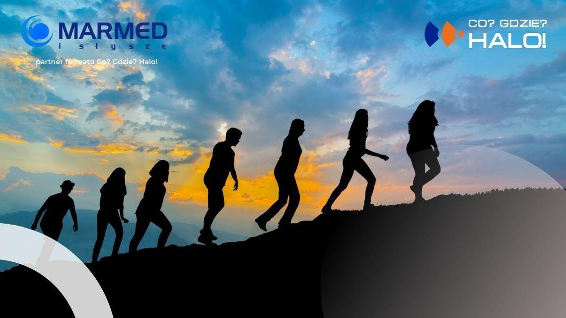 zdjęcie przedstawia spacerujących ludzi