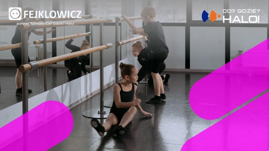 Zdjęcie przedstawia dzieci w sali choreograficznej