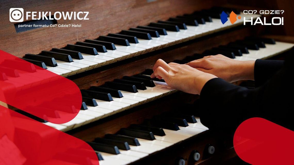 Zdjęcie przedstawia mężczyznę grającego na organach