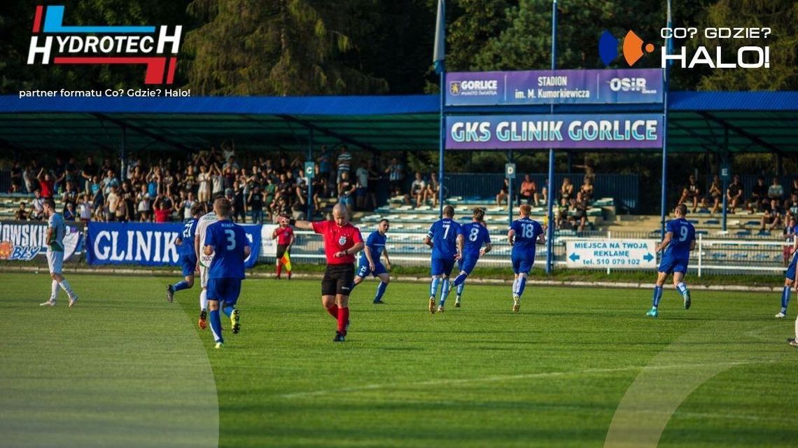 zdjęcie przedstawia mecz piłki nożnej