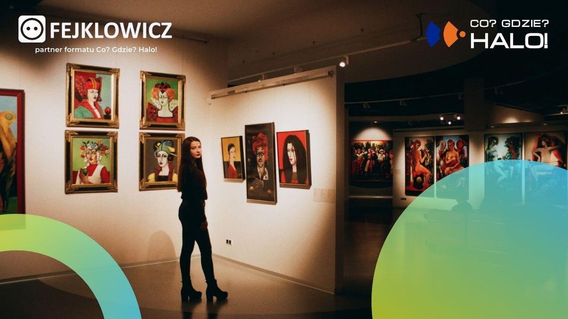 Zdjęcie przedstawia sale z wystawami na której jest kobieta