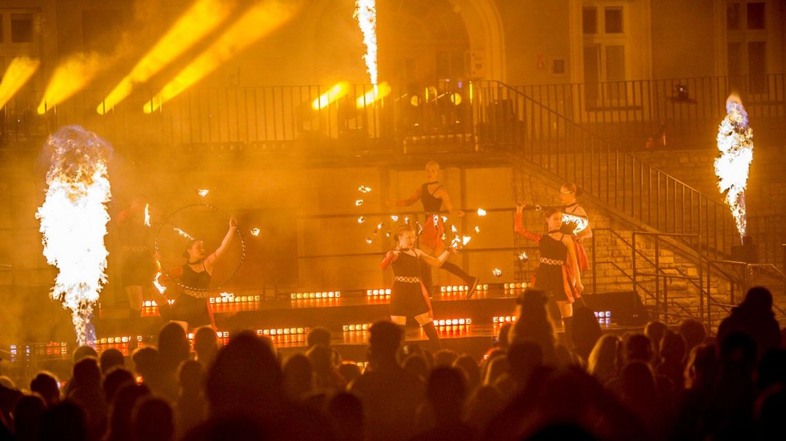 Zdjęcie przedstawia Festiwal Światła na Rynku w 2025 r