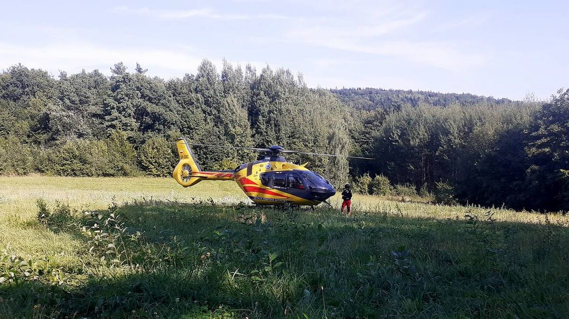 helikopter LPR stojący na polanie