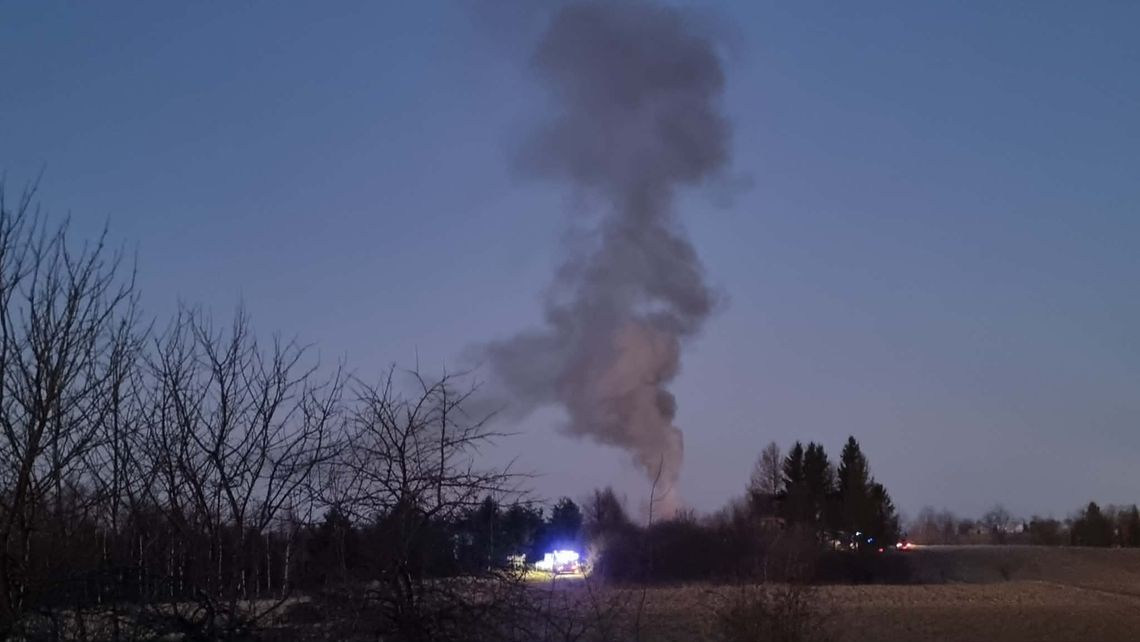 Zdjęcie przedstawia pożar