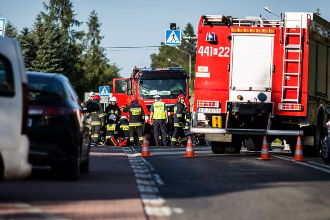 Dominikowice. Zderzenie skutera i osobówki. Jedna osoba ranna.