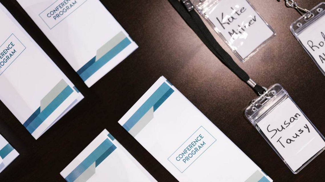 zdjęcie przedstawia identyfikatory