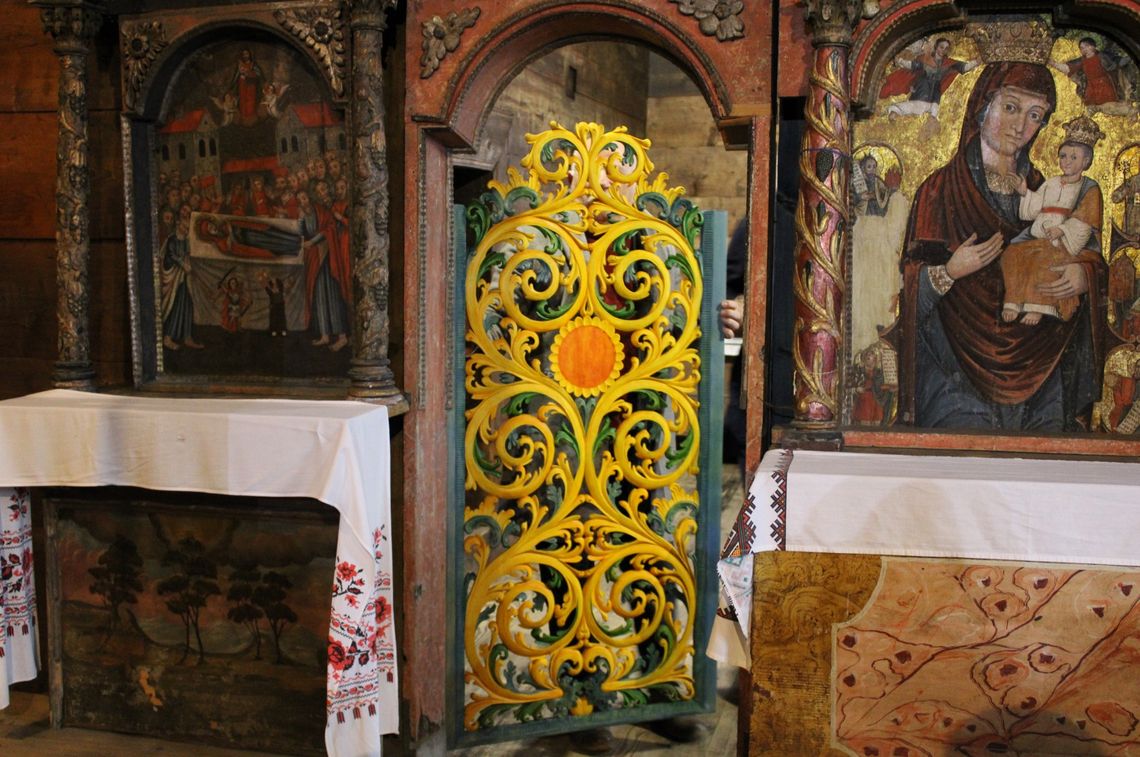 Drzwi diakońskie w cerkwi w Bartnem