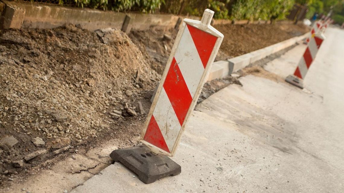 Dziewięć dróg w gminie Biecz do modernizacji. Umowa podpisana remontowana droga z chodnikiem