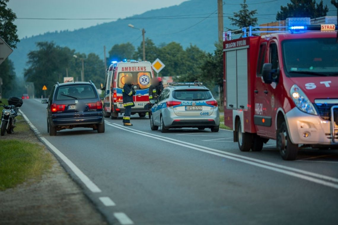 Dzikie zwierzę w starciu z maszyną. Oboje ucierpieli.