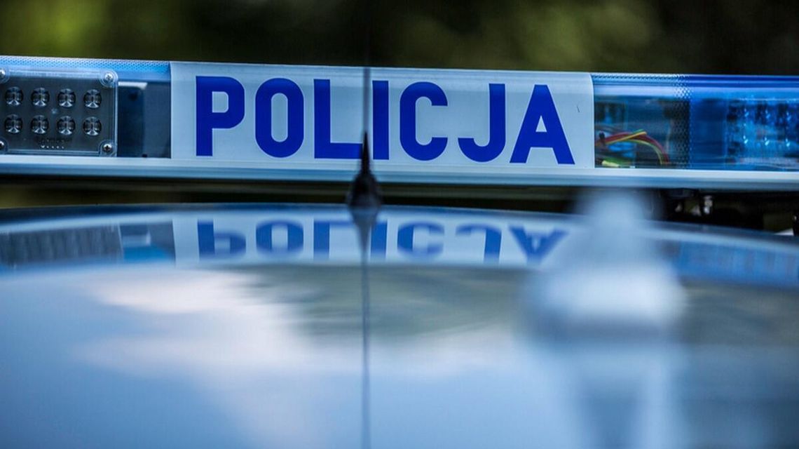 Przewozili ponad 9 ton odpadów niewiadomego pochodzenia. Dwóch mężczyzn trafiło do aresztu Napis policja