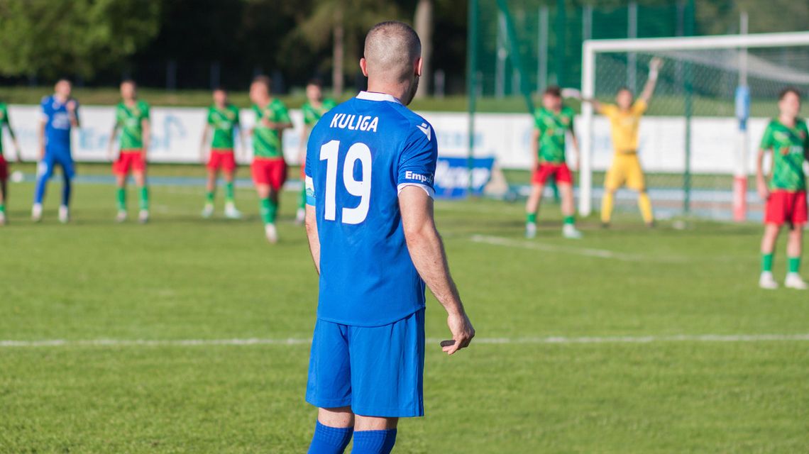 Glinik Gorlice grał z FK Gerlachov. Siedem goli w kolejnym sparingu zdjęcie przedstawia piłkarza w niebieskiej koszulce z nr 19 i napisem kuliga
