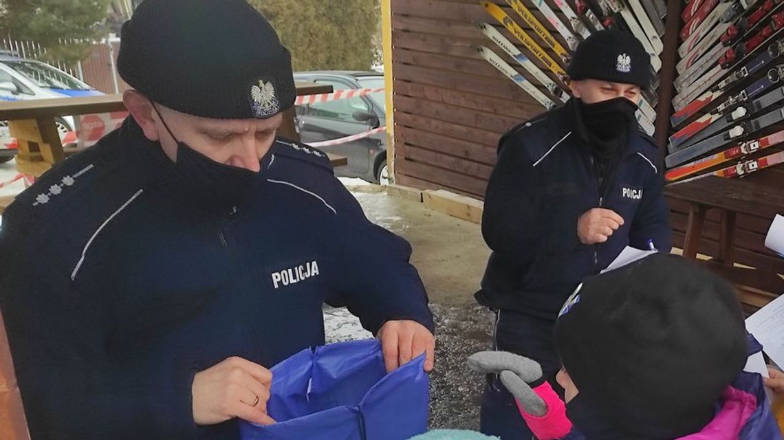 Gorliccy policjanci spotkali się z dziećmi na stoku w Sękowej