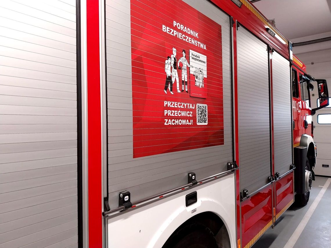 zdjęcie przedstawia wóz straży pożarnej
