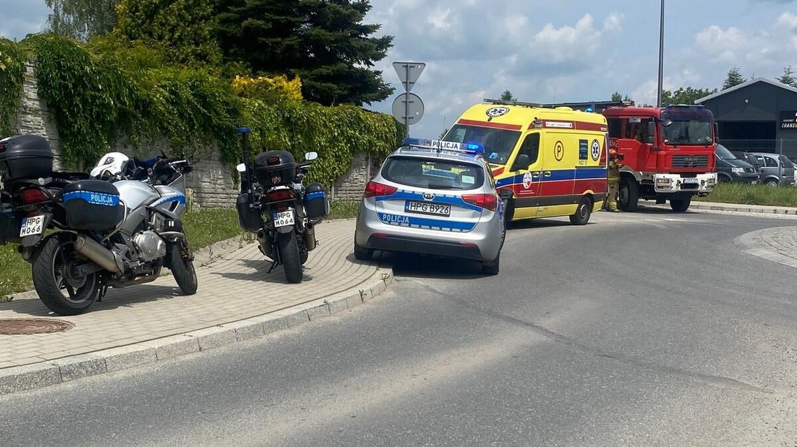 Gorlice. Osobówka przebiła ogrodzenie [FOTO]