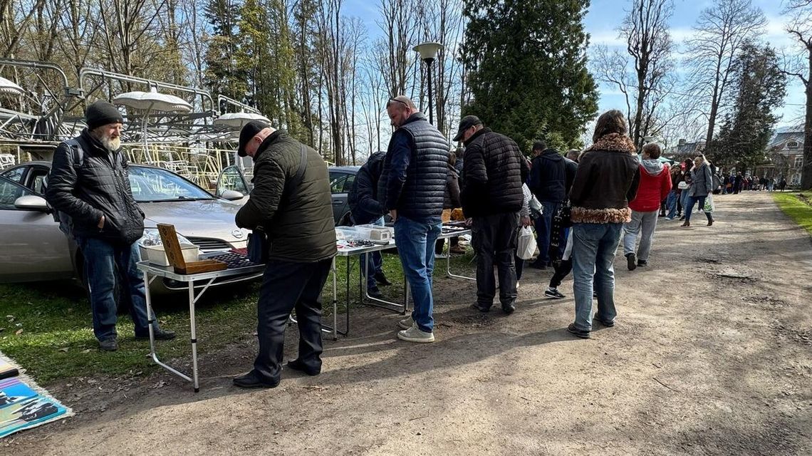 Gorlice. Stragany pełne skarbów i setki odwiedzających [FOTO]