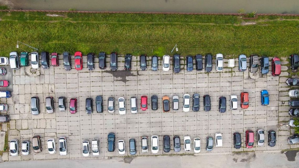 zdjęcie przedstawia widok z policyjnego drona na miasto Gorlice