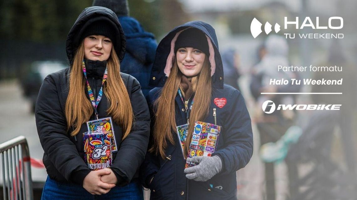 zdjęcie przedstawia kobiety z puszkami WOŚP