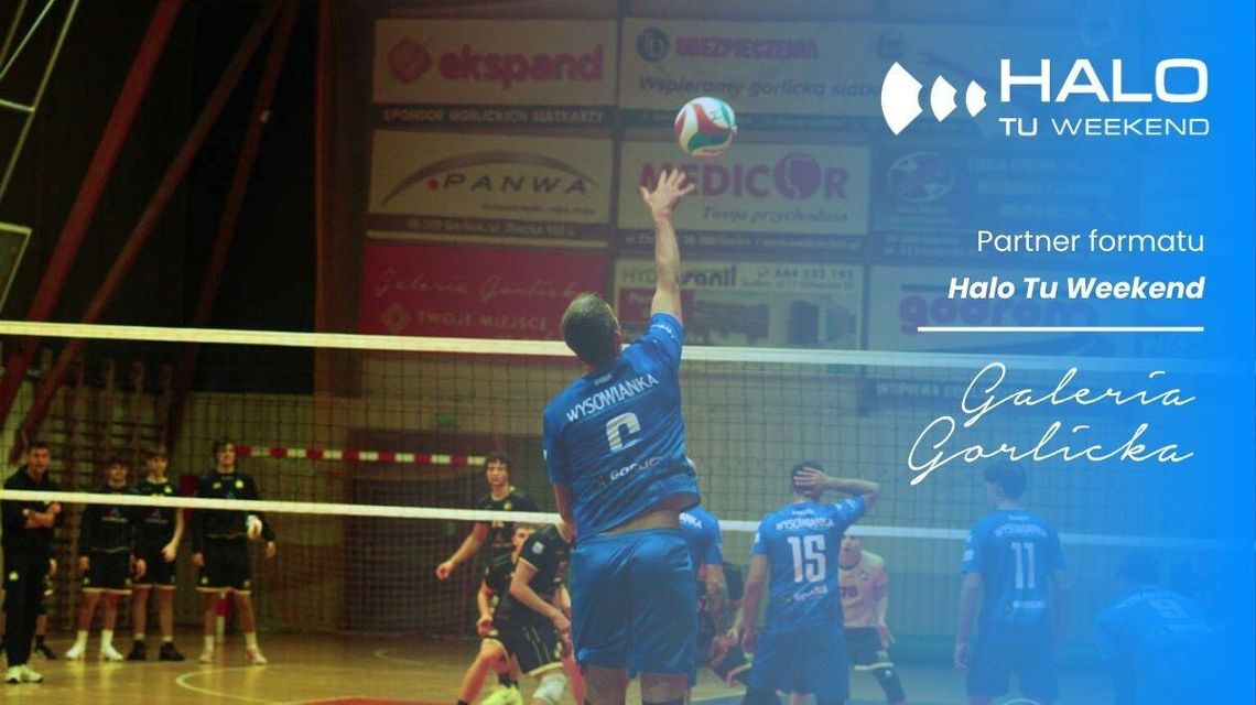 zdjęcie przedstawia rozgrywający sie mecz siatkówki