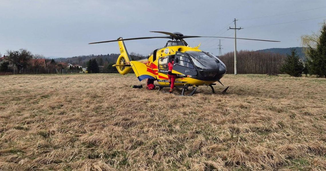 zdjęcie przedstawia śmigłowiec lotniczego pogotowia ratunkowego