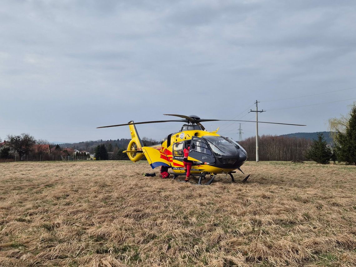 zdjęcie przedstawia śmigłowiec lotniczego pogotowia ratunkowego