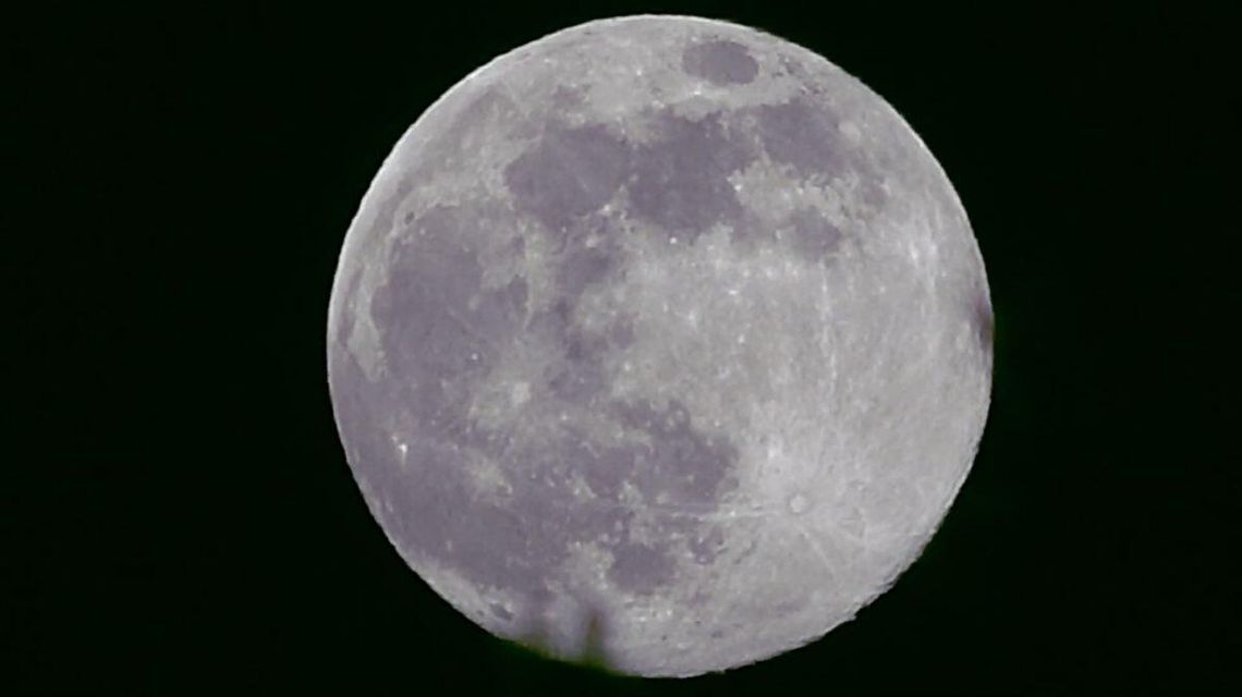 zdjęcie przedstawia księżyc