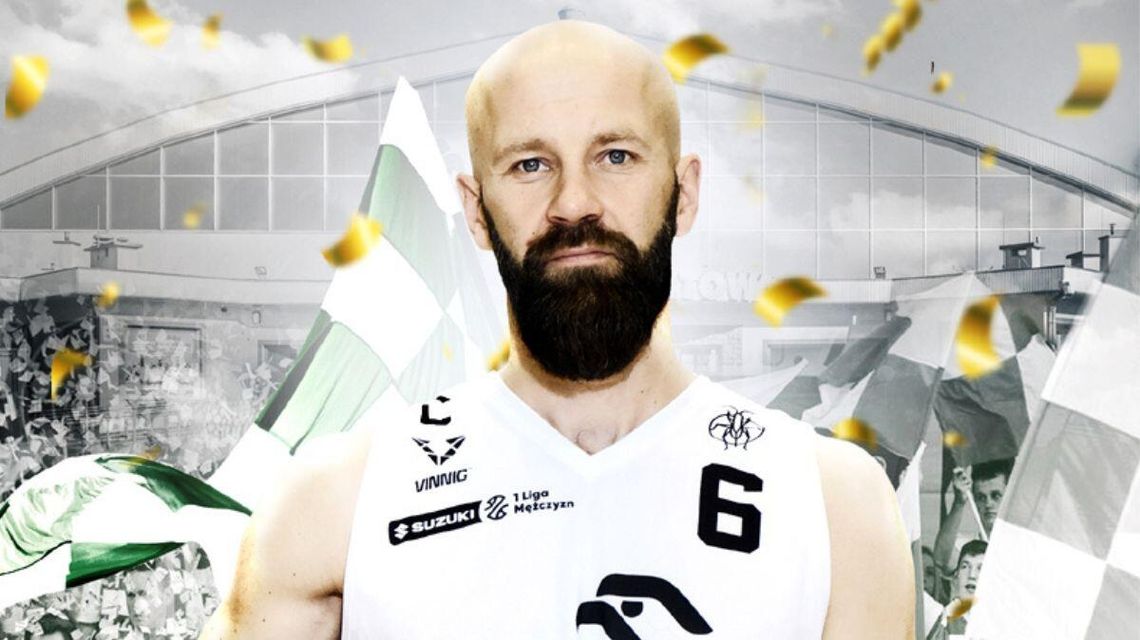 zdjęcie przedstawia mężczyznę z brodą