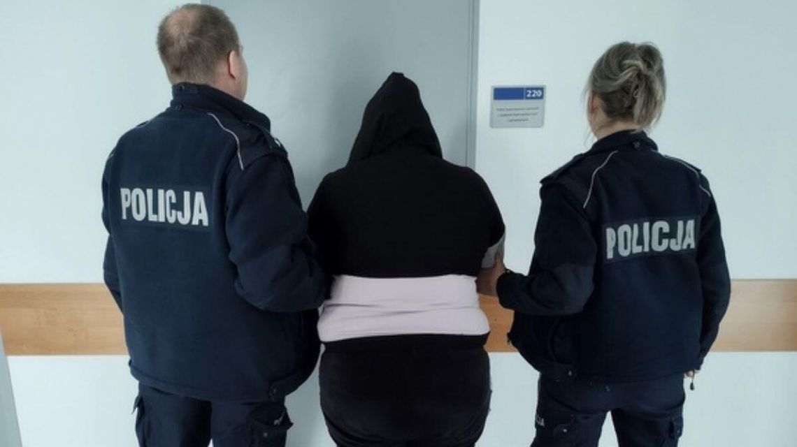 zdjęcie przedstawia zatrzymaną kobietę