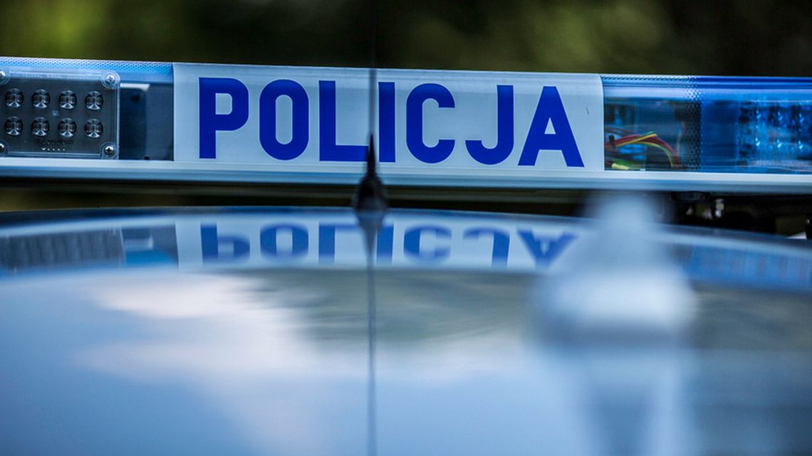 zdjęcie przedstawia policyjny radiowóz