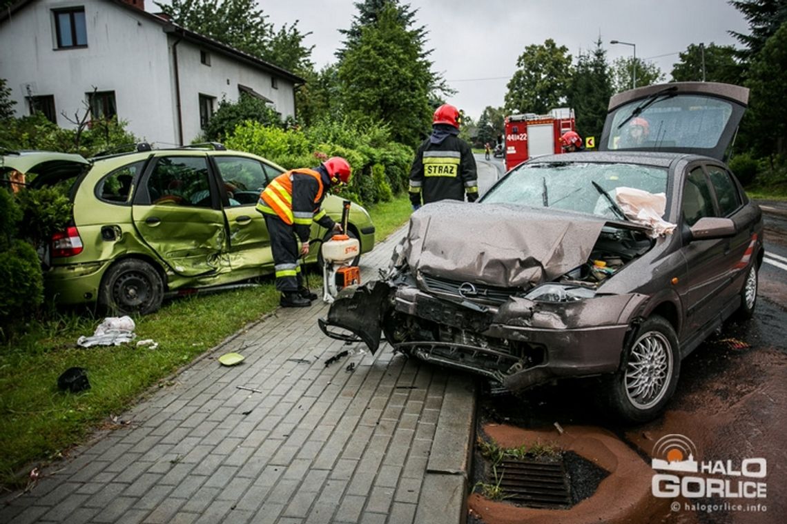 Kolizja na &quot;stróżowskich&quot; zakrętach