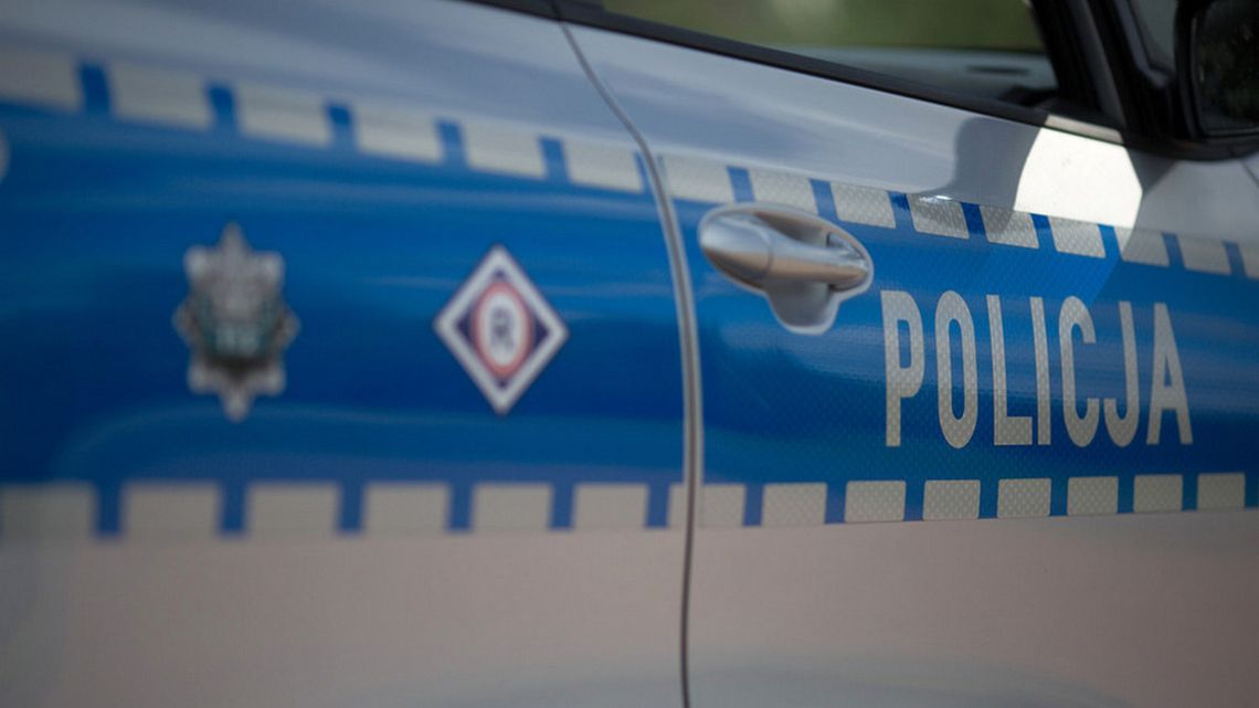 zdjęcie przedstawia policyjny radiowóz