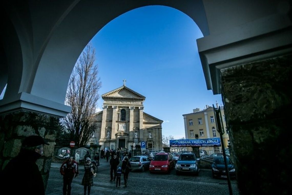 Koniec parkowania na Placu Kościelnym?