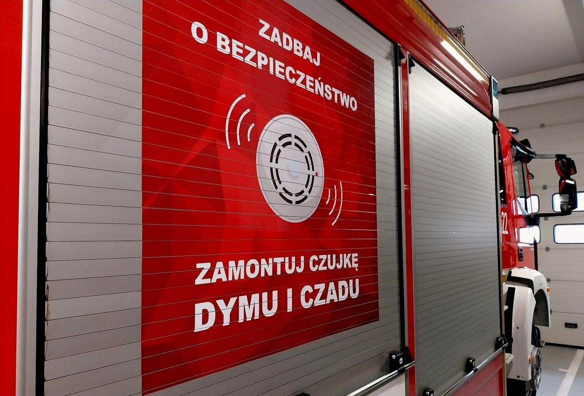 Zdjęcie przedstawia pojazd straży pozarnej