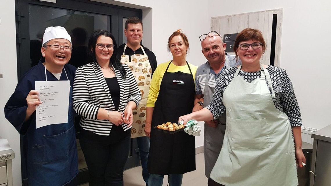 Uczestnicy warsztatów kulinarnych w Bieckim Centrum Kultury