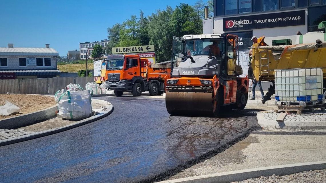 Zdjęcie przedstawia budowę ronda