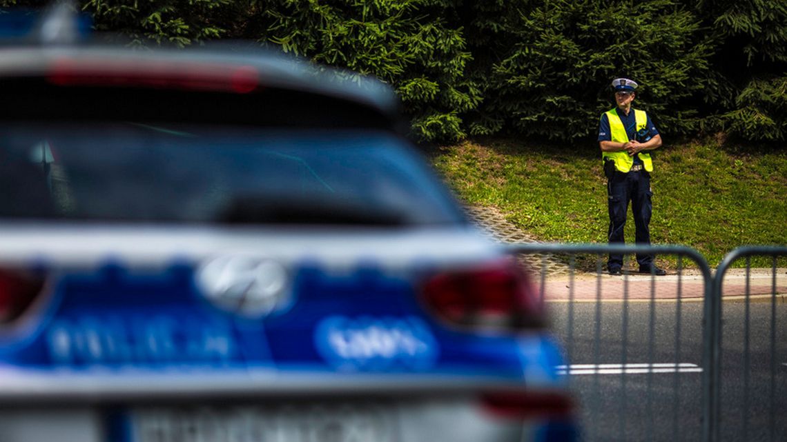 zdjęcie przedstawia policyjny radiowóz